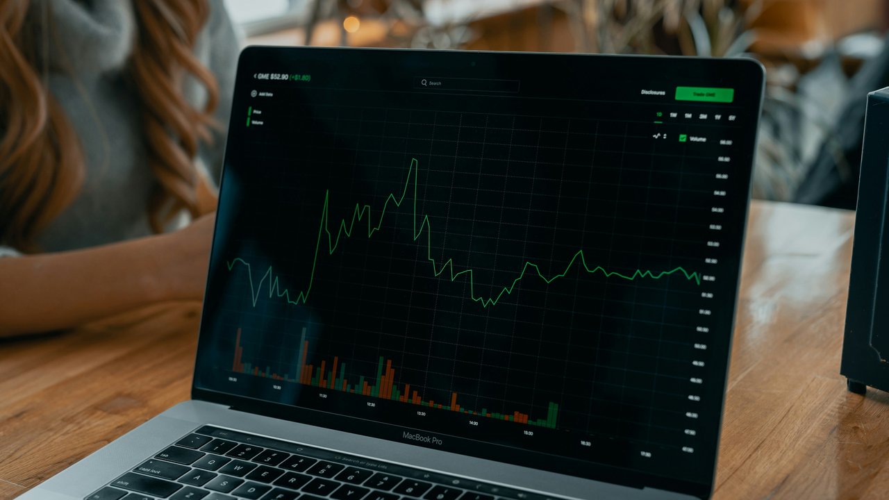 Driving Australian Public Service Innovation Through Adopting and Implementing Data Modelling and Generative AI Tools